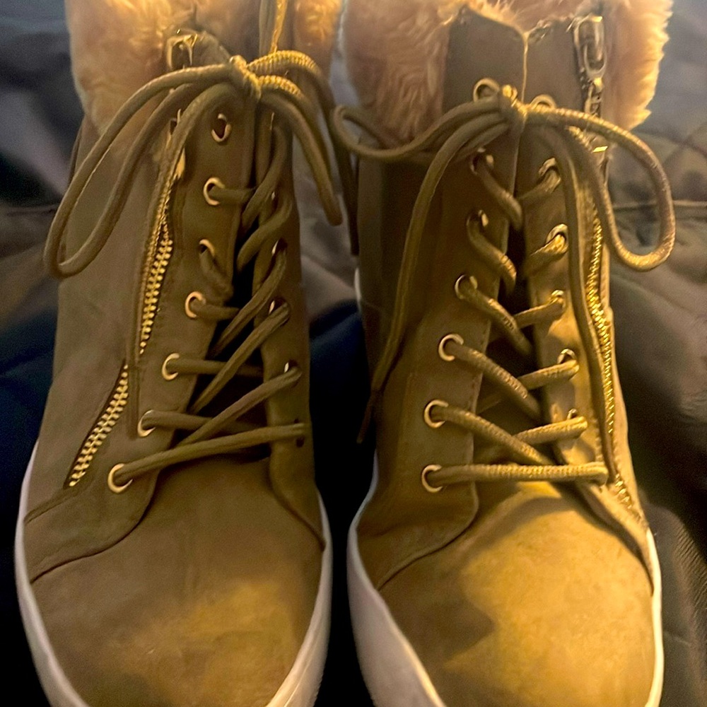 Women's Guess boots